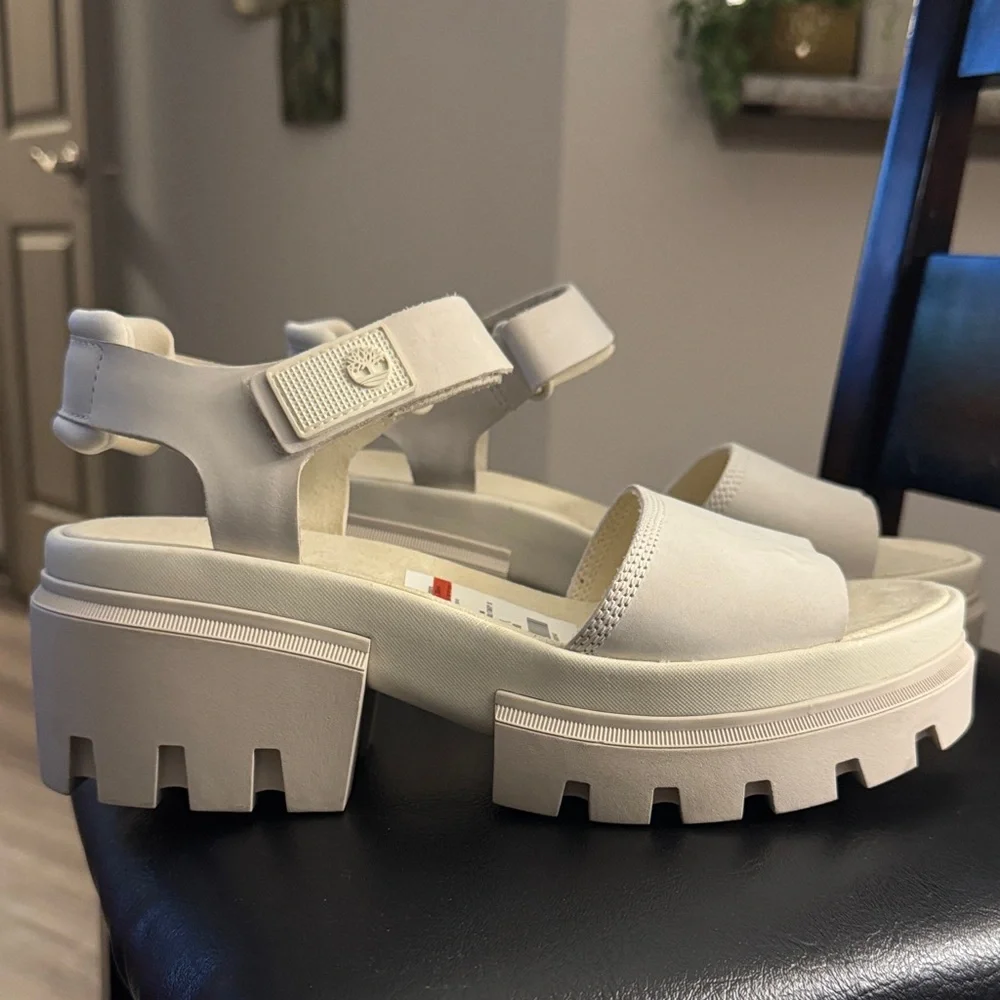 Timberland 🔥 Women’s Timberland everleigh ankle strap sandals 🔥 Size 10